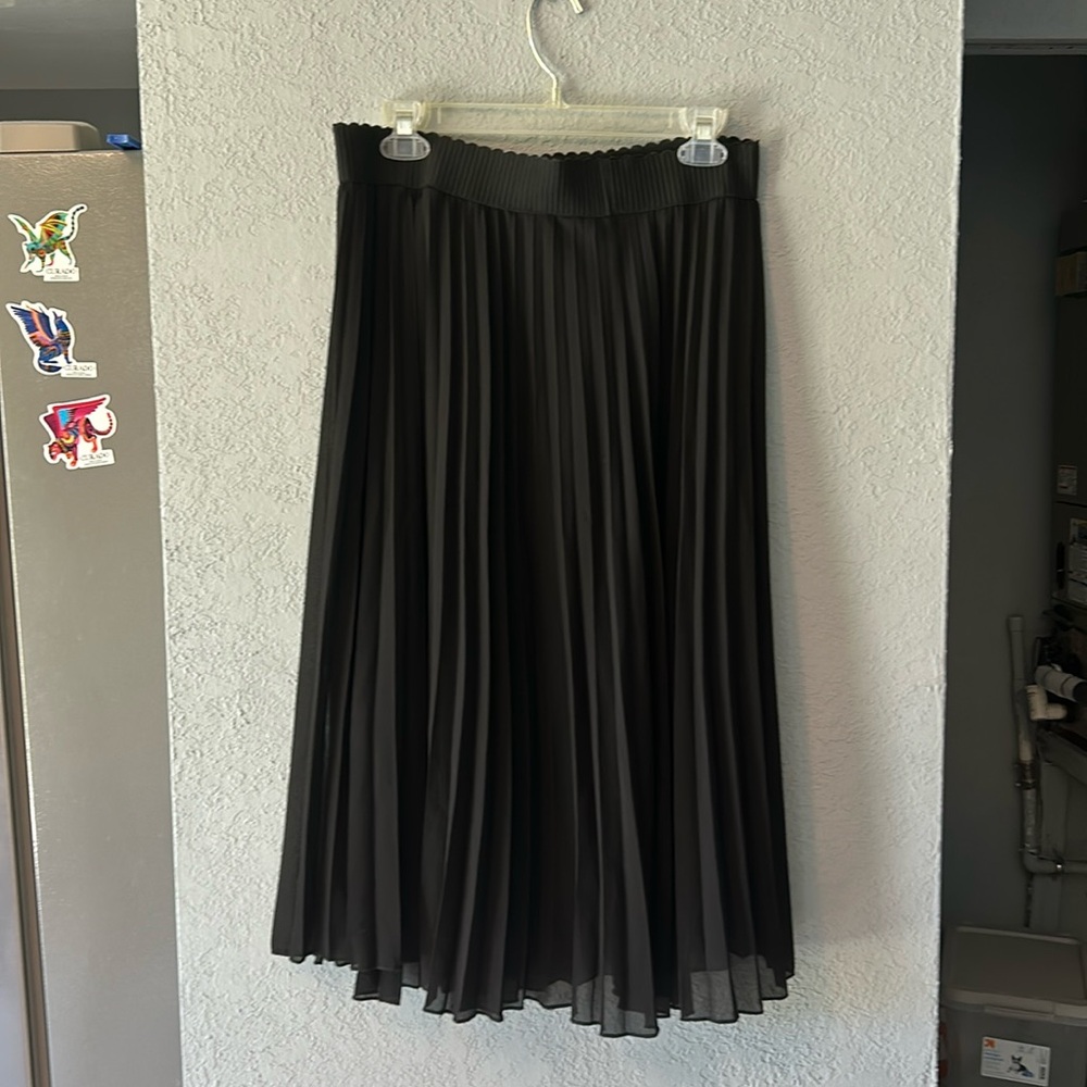 Black skirt